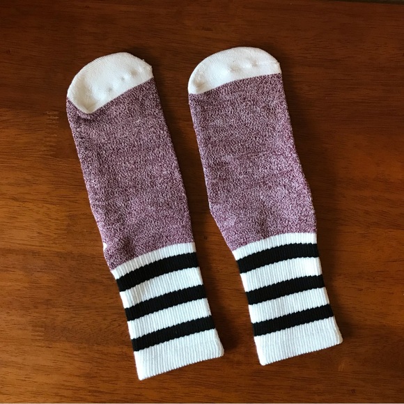 NWOT Girls Crew Length Cozy Slipper Socks, Sister Sentiments and Non Slip Grip - Picture 10 of 11